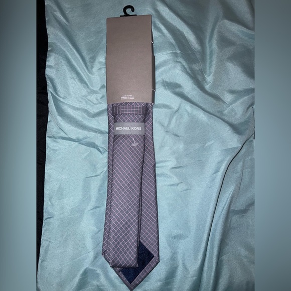 Michael Kors Tie - Picture 2 of 2